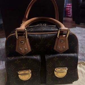 Louis Vuitton- Authentic Manhattan PM Purse